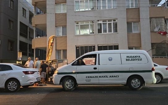 İlçe ayakta! Yaşlı kadın evinde boğazı kesilmiş halde bulundu