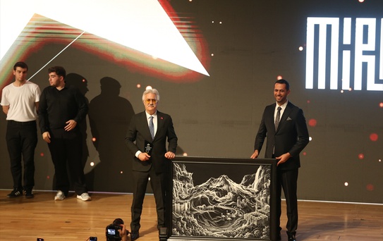 Tamer Karadağlı'ya Turizm Elçisi Ödülü