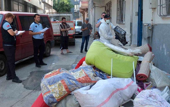 Yıldırım'da çöp ev temizlendi, 5 ton çöp çıktı