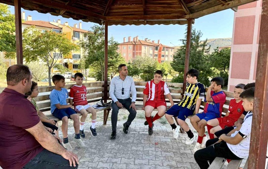 Başkan Ulutaş'tan engelli vatandaşa akülü araç desteği, çocuklara ziyaret