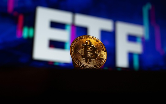Bitcoin ETF'leri 10 günlük çıkış serisini kırdı