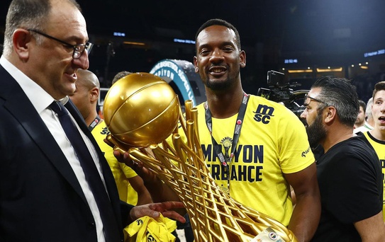 Fenerbahçe'den ayrılan Dyshawn Pierre, ezeli rakibe imza attı