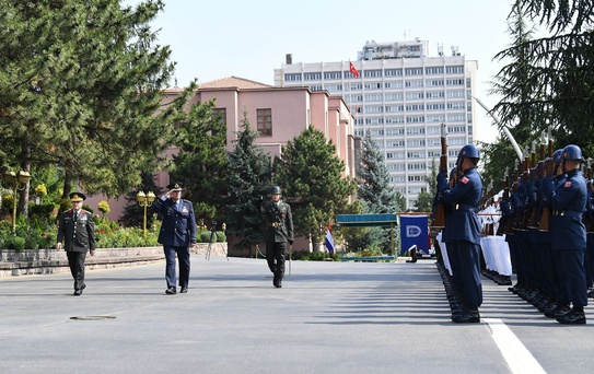 Bayraktaroğlu, Hollanda Genelkurmay Başkanı ile Görüştü