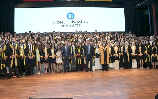 İnönü Üniversitesi Tıp Fakültesi'nde mezuniyet coşkusu