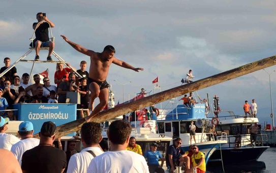 Sinop'ta Kabotaj Bayramı coşkusu: Yağlı direğin şampiyonu yine değişmedi