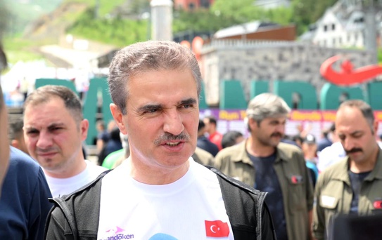 Vali Baruş, Palandöken'de 'Run to stars' yürüyüşüne katıldı