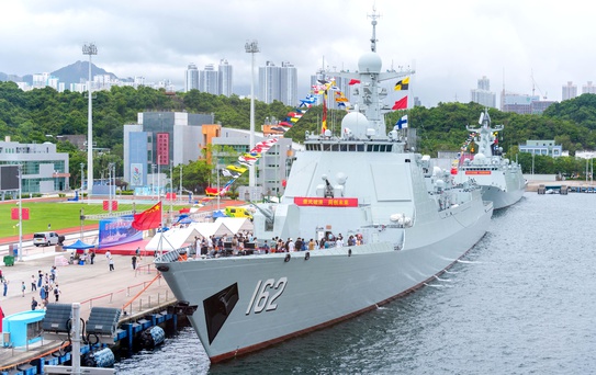 Çin Donanması Hong Kong'da