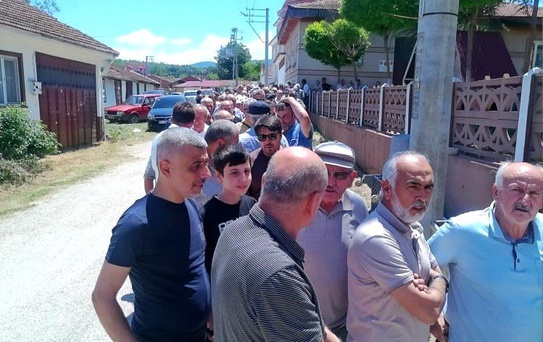 Bu kuyruğun nedeni imece usulü hazırlanan aşure