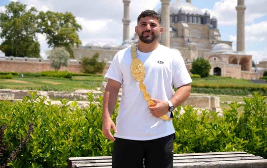 Başpehlivan Erkan Taş: 'Hedefim altın kemeri uzun yıllar korumak'