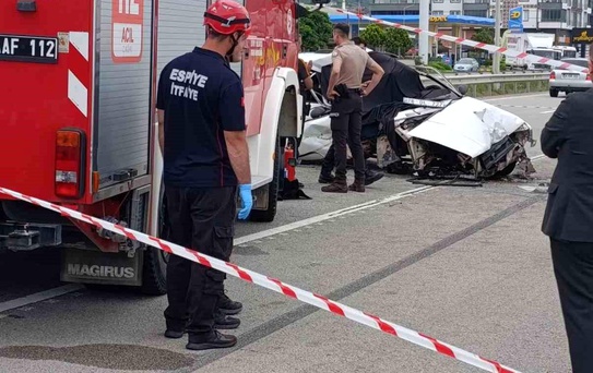 Espiye'de Park Halindeki Çekiciye Çarpan Araçta 1 Ölü, 1 Yaralı