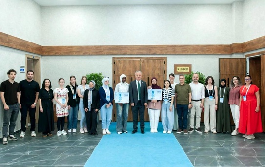 Yabancı Öğrenciler Rektör Levent'i Ziyaret Etti