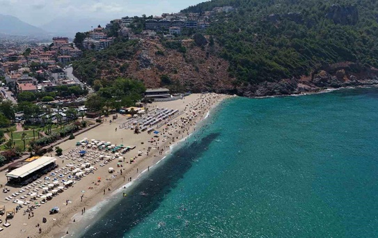 Alanya'da Plaj Yoğunluğu