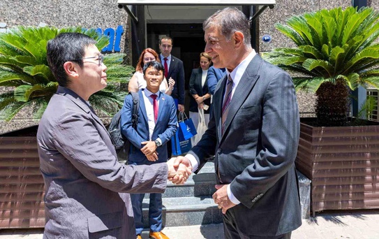 Başkan Tugay'dan Singapur'a İEF ve EXPO 2027 daveti