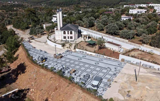 Çamlık Cami Önü Meydanı düzenleniyor