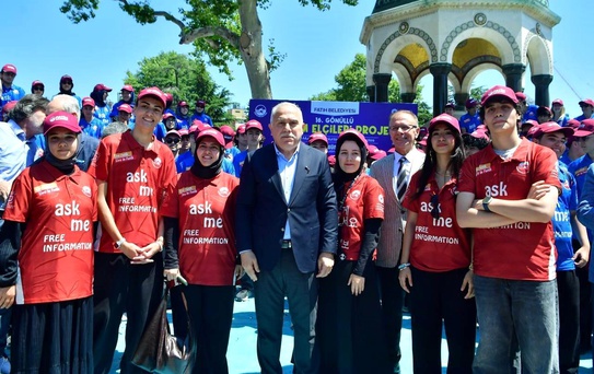 Fatih'te gönüllü öğrenciler tarihi mekanları turistlere anlatacak