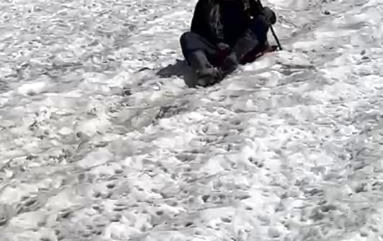 Yaz Ortasında Karda Kayma Şaşkınlığı