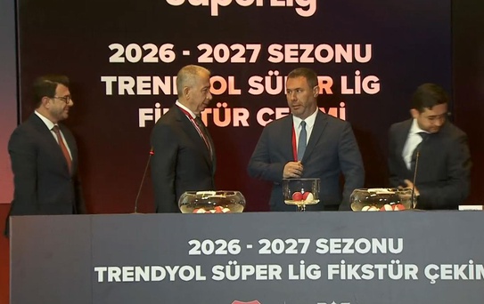 Elini uzattı ancak karşılık alamadı! Kura çekimine damga vuran anlar