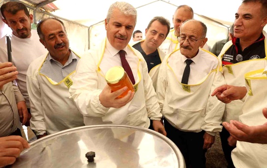Konya'da geleneksel bal hasadı programı
