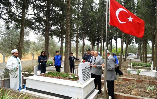 Vali Ustaoğlu'ndan 15 Temmuz şehitlerine ziyaret