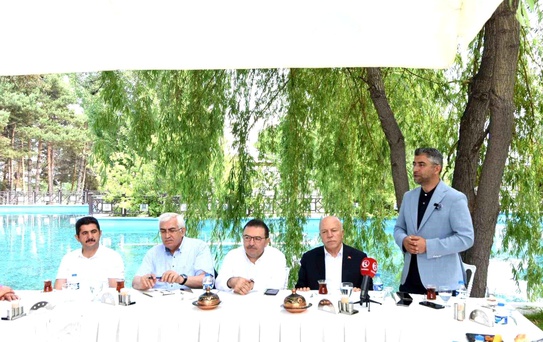 AK Parti Erzurum'da yatırım ve projeler masaya yatırıldı