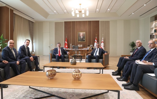 Cevdet Yılmaz ve Tufan Erhürman KKTC'de Görüştü