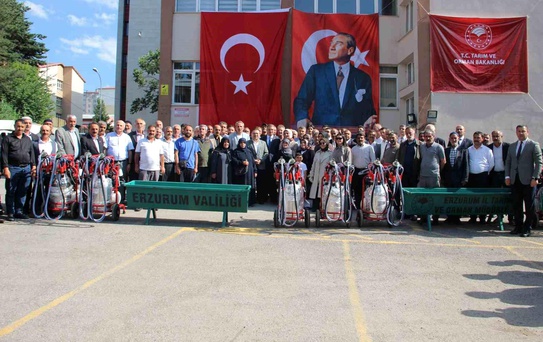 Erzurum'a Tarım Destekleri: Sıvat ve Süt Sağım Makineleri Dağıtıldı