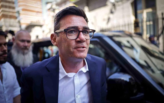 İngiltere'de milletvekili Andy Burnham, başbakan olmaya çok yakın