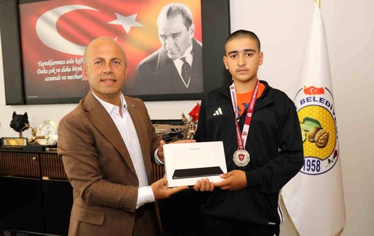 Olurlu genç pehlivana Başkan Ergün'den tam destek