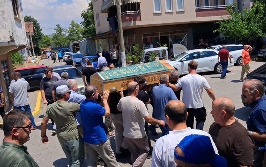 Gölcük'te Yeğeni Tarafından Katledilen İbrahim Kara Toprağa Verildi