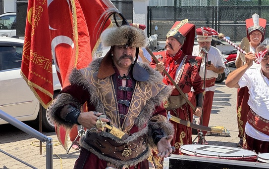 Yaşar Yıldırım'dan Mehter ve Savunma Vurgusu