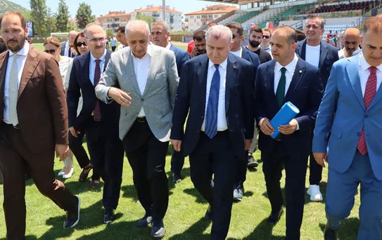 Bakan Bak'tan stadyum müjdesi: Yeni sezona yetişecek