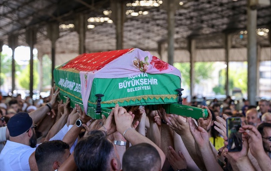 Kırmızılı Kadın Sultan Özcan Hayatını Kaybetti