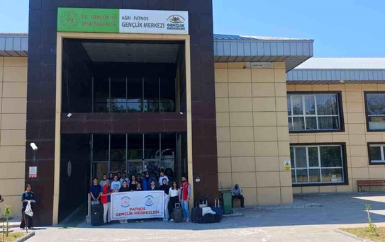 Patnoslu öğrenciler Çanakkale'ye uğurlandı
