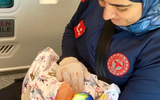 Ambulasta Doğan Bebeğe Sağlıklı Merhaba