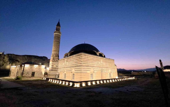 Van'da Ay ve Mars'ın Büyüleyici buluşması