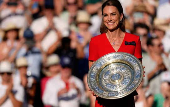 Wimbledon'da Kate Zarafeti: Kırmızı Elbisesiyle Tüm Bakışları Topladı!
