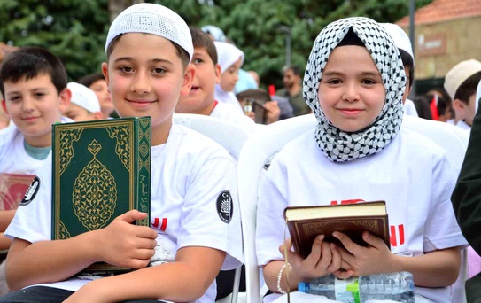 600 çocuk 60 saniyede Kuran okudu