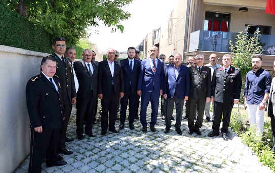 Vali Bozkurt, Ağrı'nın 15 Temmuz Gazisi'ni Evinde Ziyaret Etti