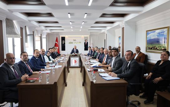 Ağrı'da geniş kapsamlı değerlendirme toplantısı: Eğitimden spora, altyapıdan turizme birçok konu ele alındı
