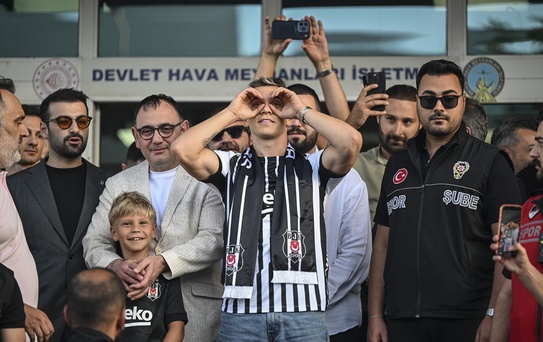 Trossard İstanbul'da Coşkuyla Karşılandı