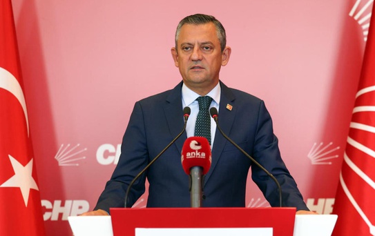 Özgür Özel'in ekibi olağanüstü kurultay için çağrı heyeti talebiyle mahkemeye başvurdu