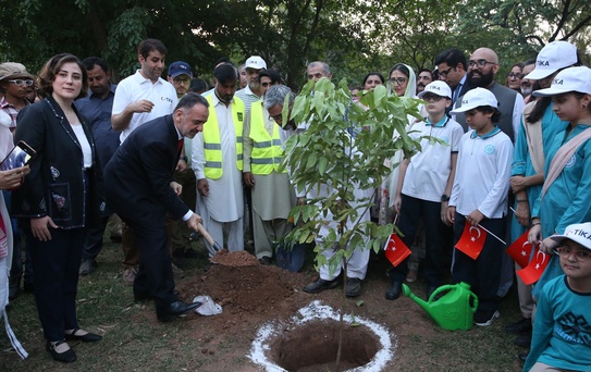 TİKA Pakistan'da 15 Temmuz anısına fidan dikti