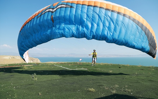 İranlı Pilotlar Van Gölü'nde Uçuş Yaptı