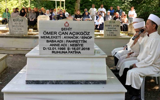 Sinop'ta 15 Temmuz şehidi kabri başında anıldı