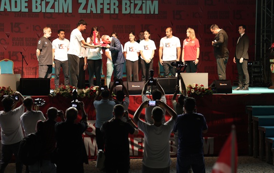 İzmir'de 15 Temmuz'un 10. Yılında Coşkulu Anma