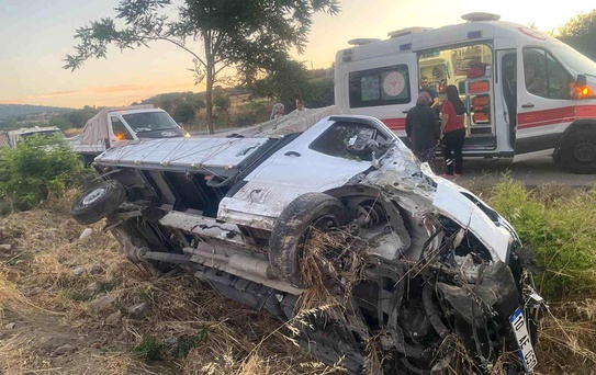 Bigadiç'te Kamyonet Şarampole Uçtu