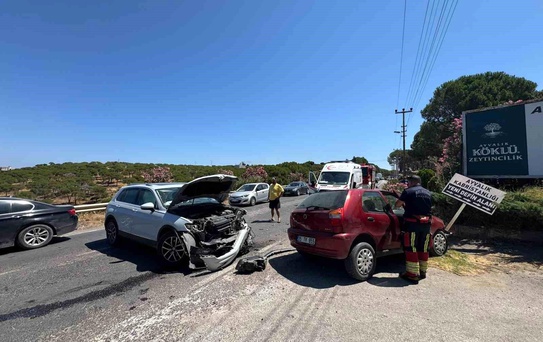 Ayvalık'ta trafik kazası: 2 yaralı