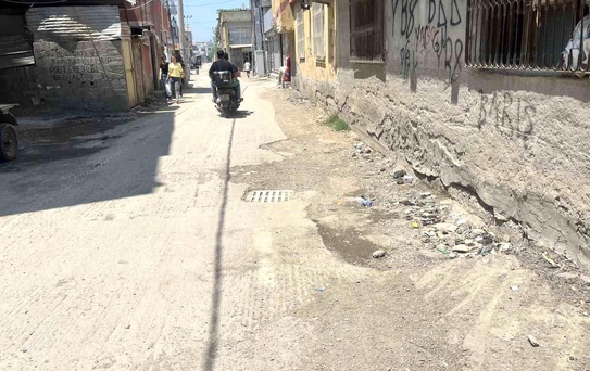 Bozuk yollar mahalleliyi isyan ettirdi