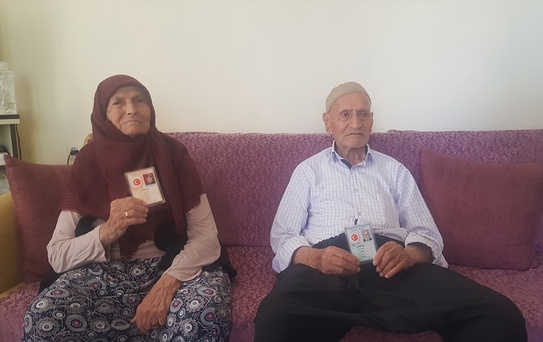 Biri 103 diğeri 100 yaşında! Uzun ömrün sırrı bu 3 besinde saklı