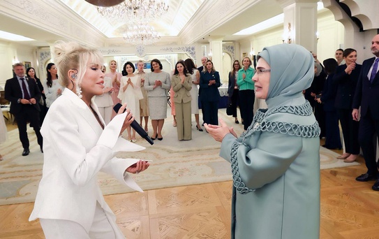 Görüntüler ilk kez yayınlandı! Ajda Pekkan, First Lady'ler için sahne aldı